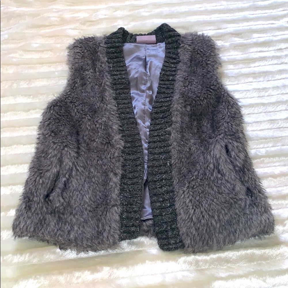 ROMEO & JULIET COUTURE FAUX FUR VEST SIZE MEDIUM